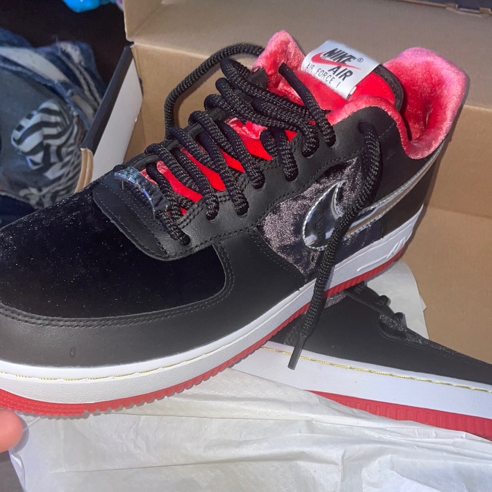 MENS 11 Nikes